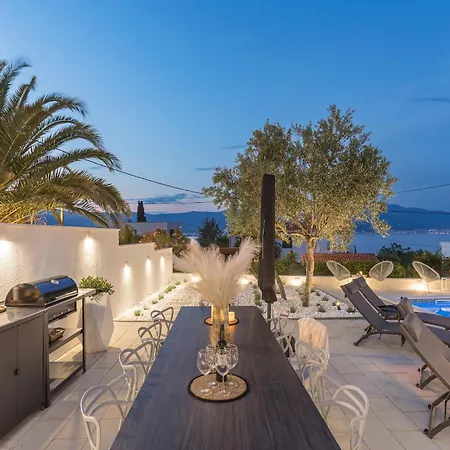 Sea View In Slatine With Terrace